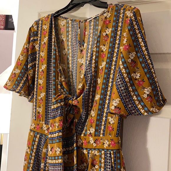 Blu pepper//Floral jumpsuit// - Picture 3 of 4